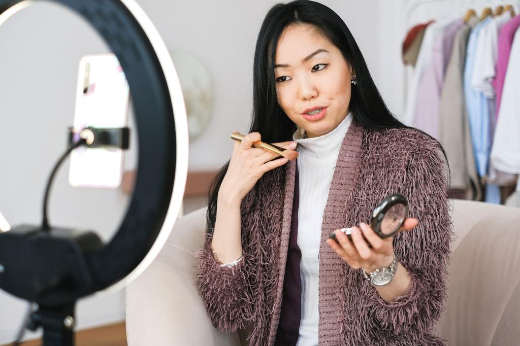 Inline image 2 for Can the DTC beauty model survive 2023?