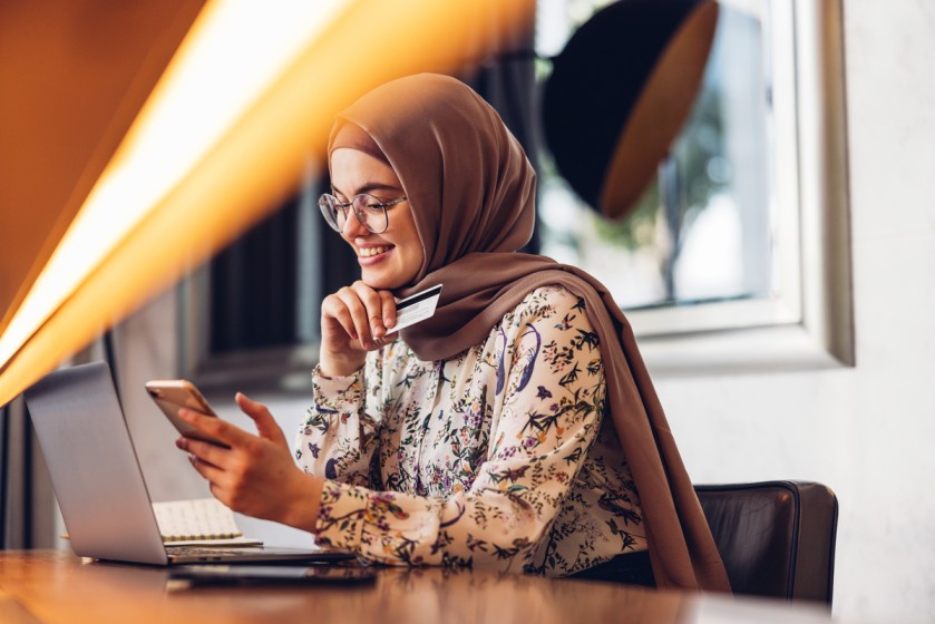 Arab girl buying stuff online