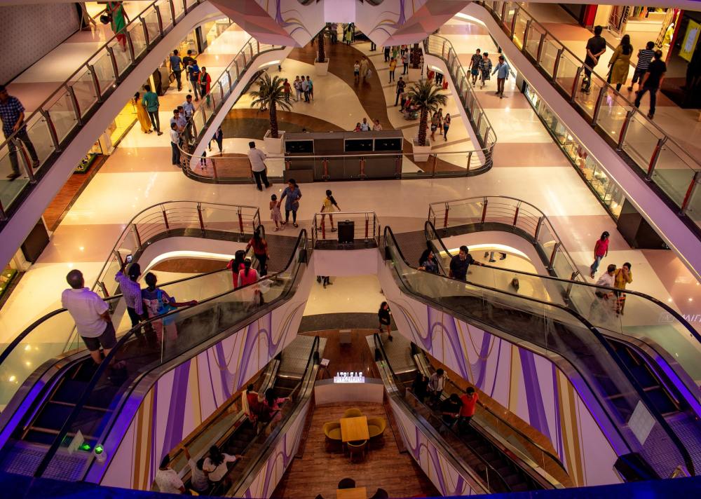 Hero image for The Omni Future of Retail: 2023 Outlook on e-commerce and in-store shopping