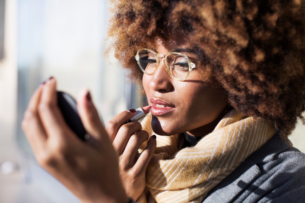 Image principale de NielsenIQ Beauty Buzz : évoluer dans le paysage de l’e-commerce des produits de beauté en France