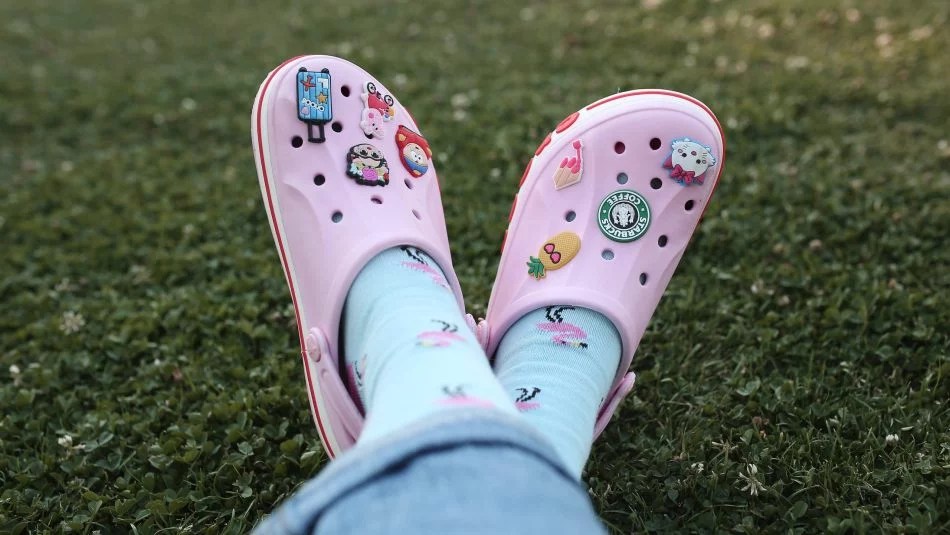 Image principale de Birkenstock et Crocs, des best-sellers inattendus