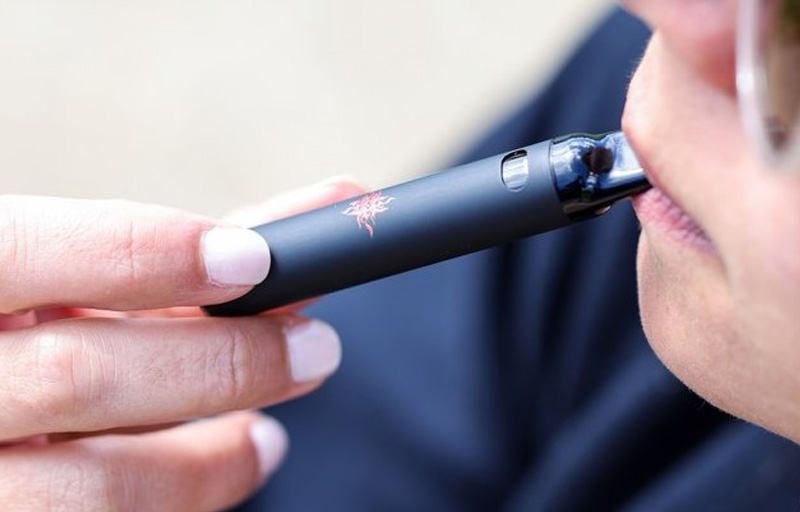 A person vaping