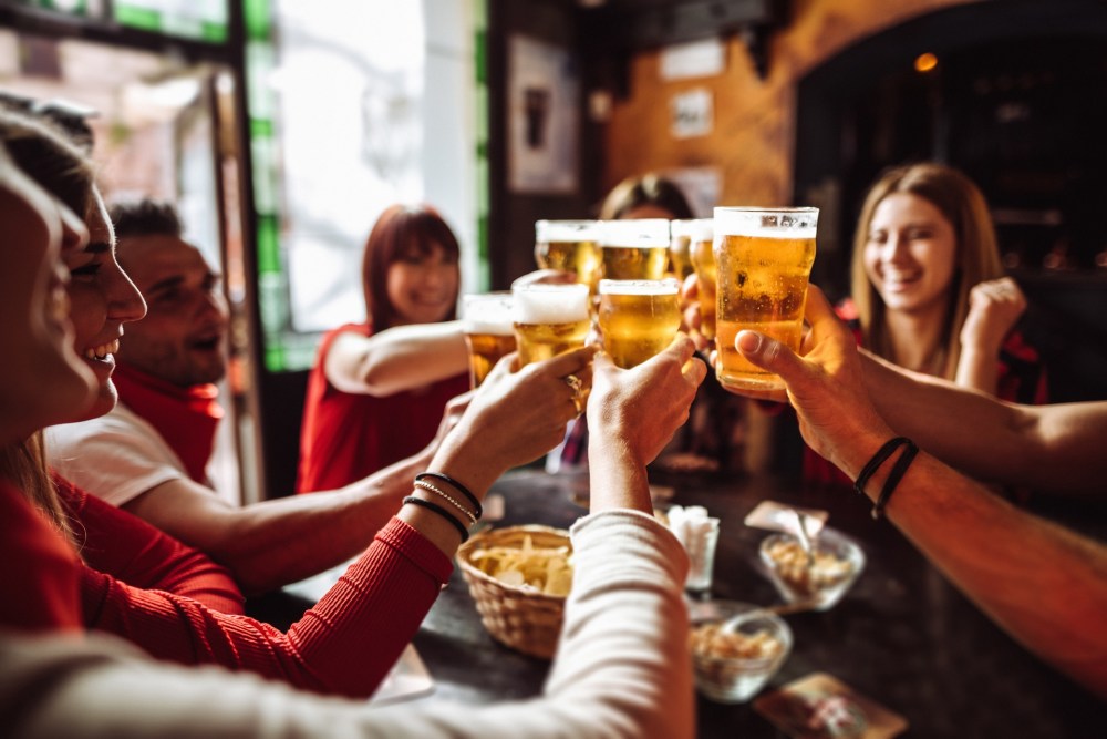 A group of Australians enjoy alcoholic beverages at a bar on an on-premise occasion.