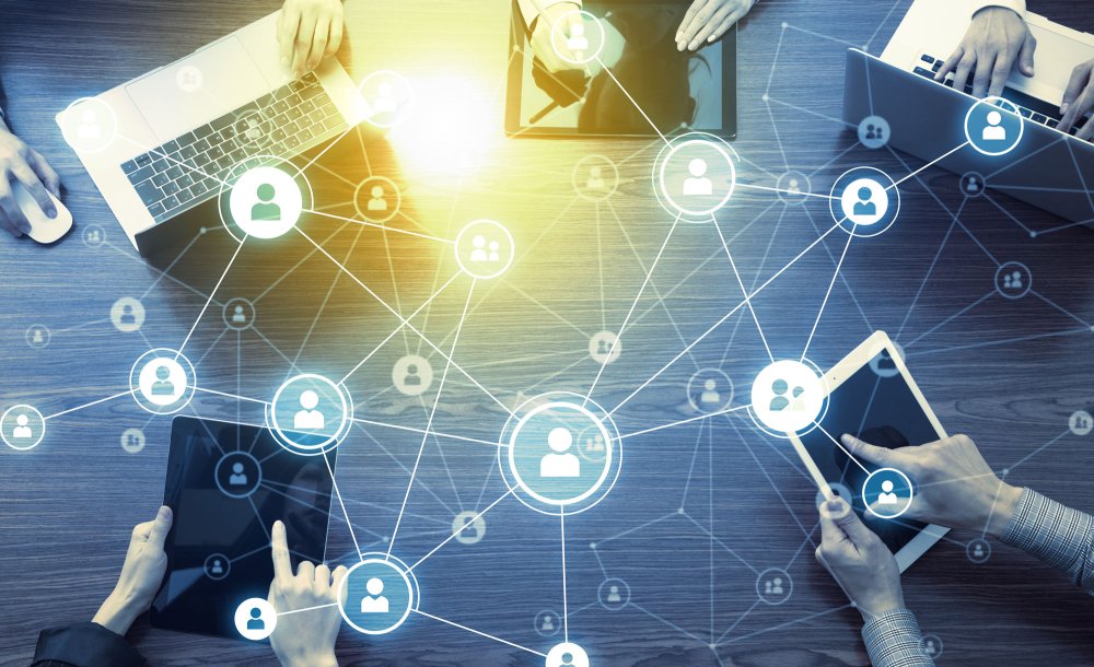 Team members being connected via RegioGraph TeamConnect using different devices