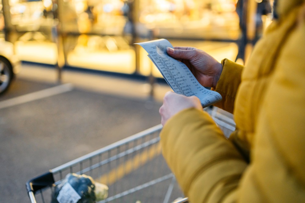 Image principale de Fabriqué au Canada : Comment les acheteurs canadiens réagiront aux tarifs douaniers américains